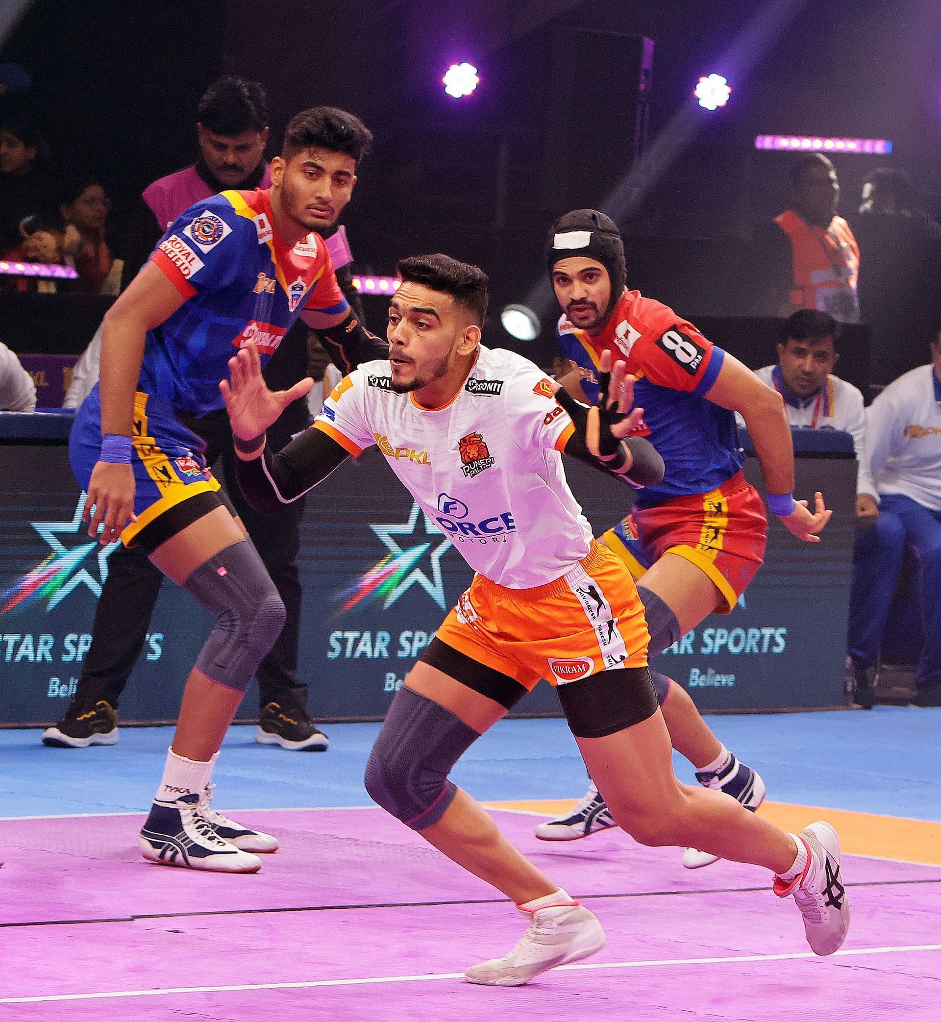 Mohit Goyat of Puneri Paltan in action (Credits: PKL)