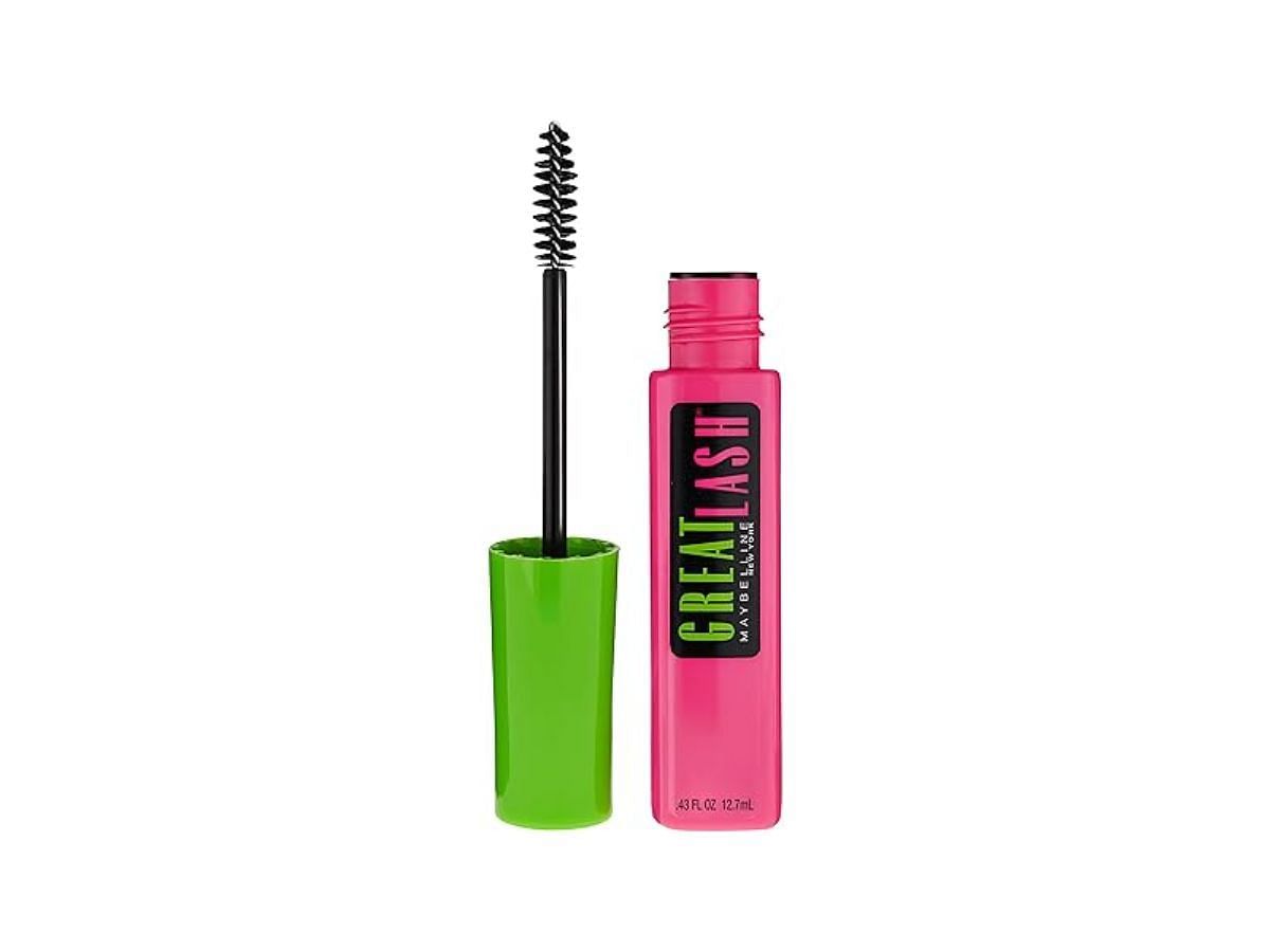 Maybelline great lash dark brown mascara (image via Amazon)