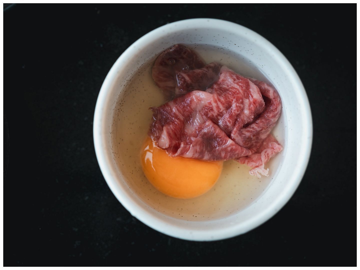 Red meat and eggs are the best sources of Vitamin D3 (Image via Vecteezy)