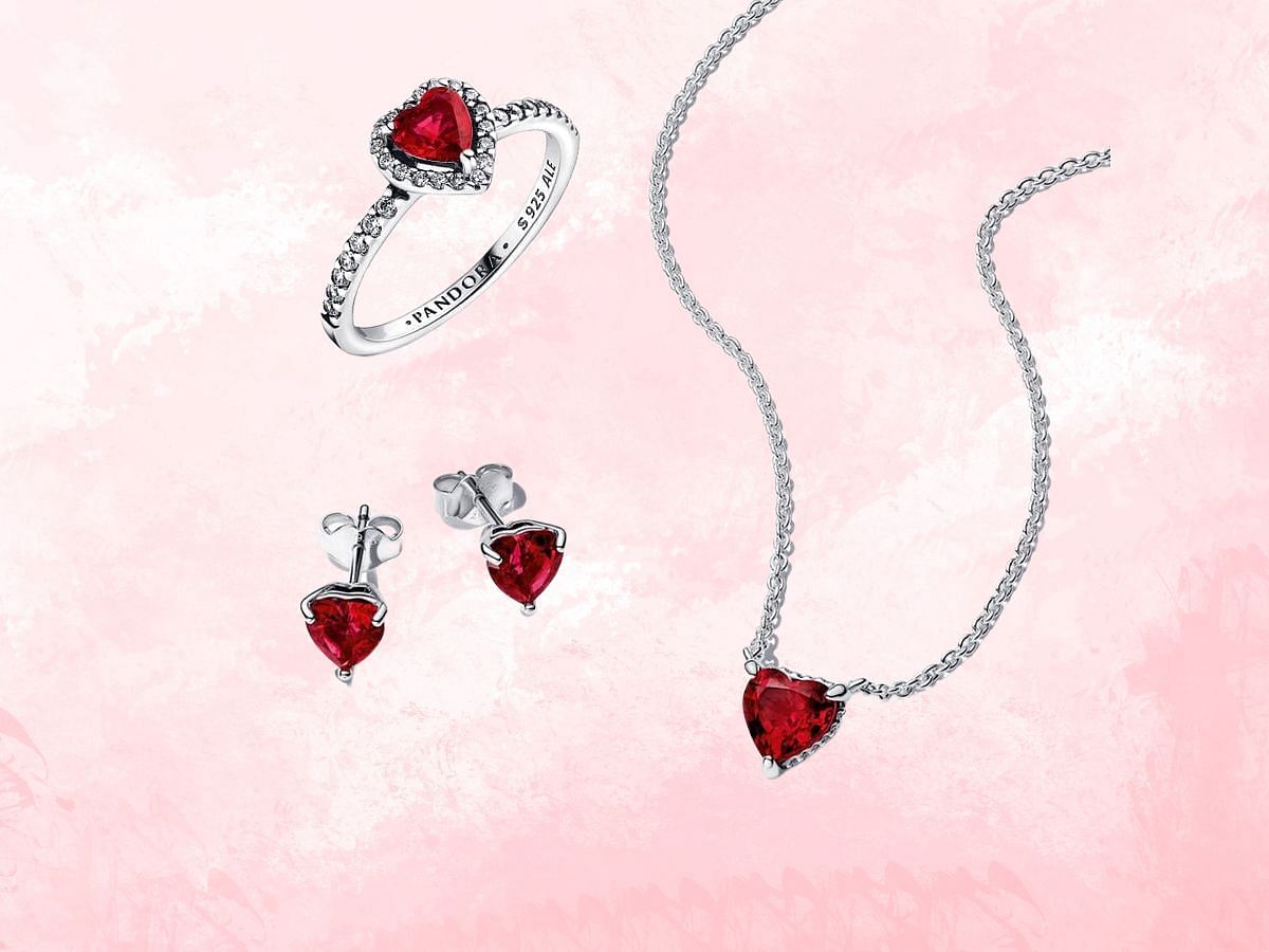 Sparkling Red Heart Ring Set (Image via Pandora)