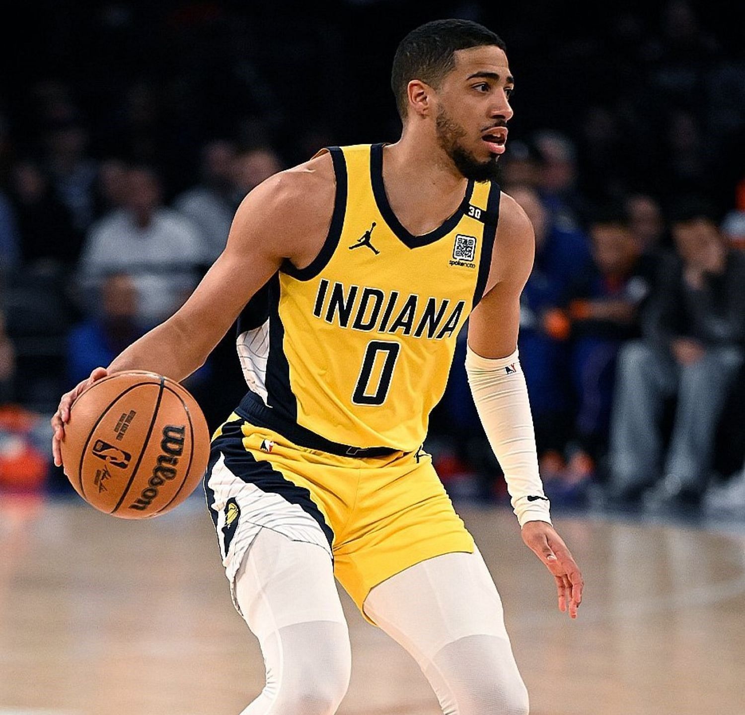 Watch: Tyrese Haliburton throws an unreal dime off the backboard at Madison Square Garden in New York.