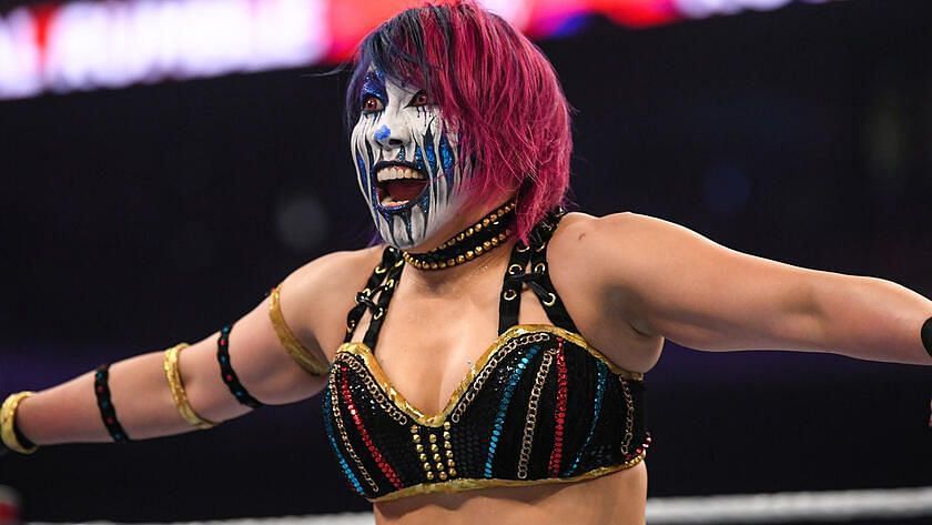 Asuka sent a message to everyone after successful Elimination Chamber defense.