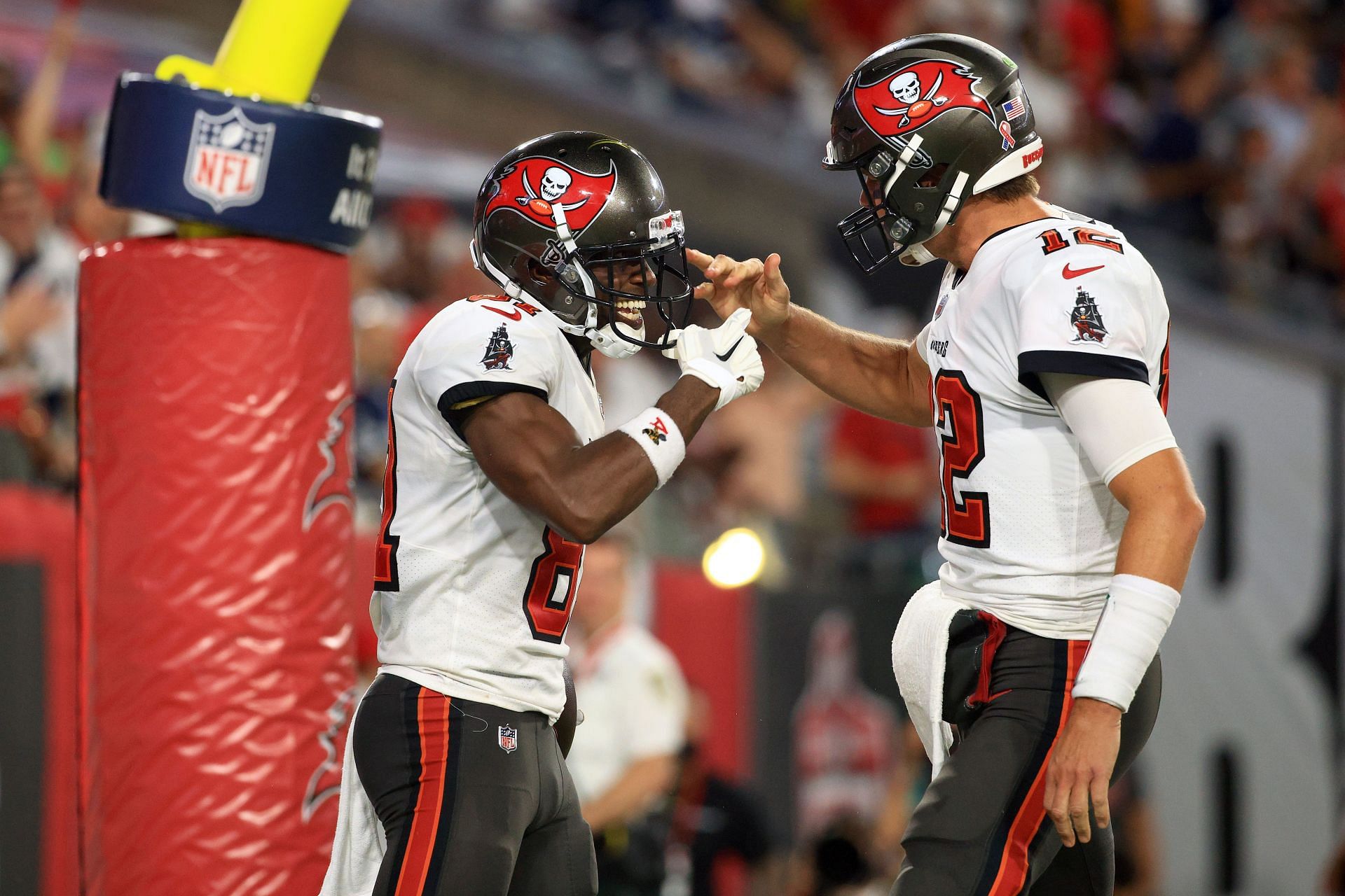 Antonio Brown, left, and Tom Brady with the Tampa Bay Buccaneers