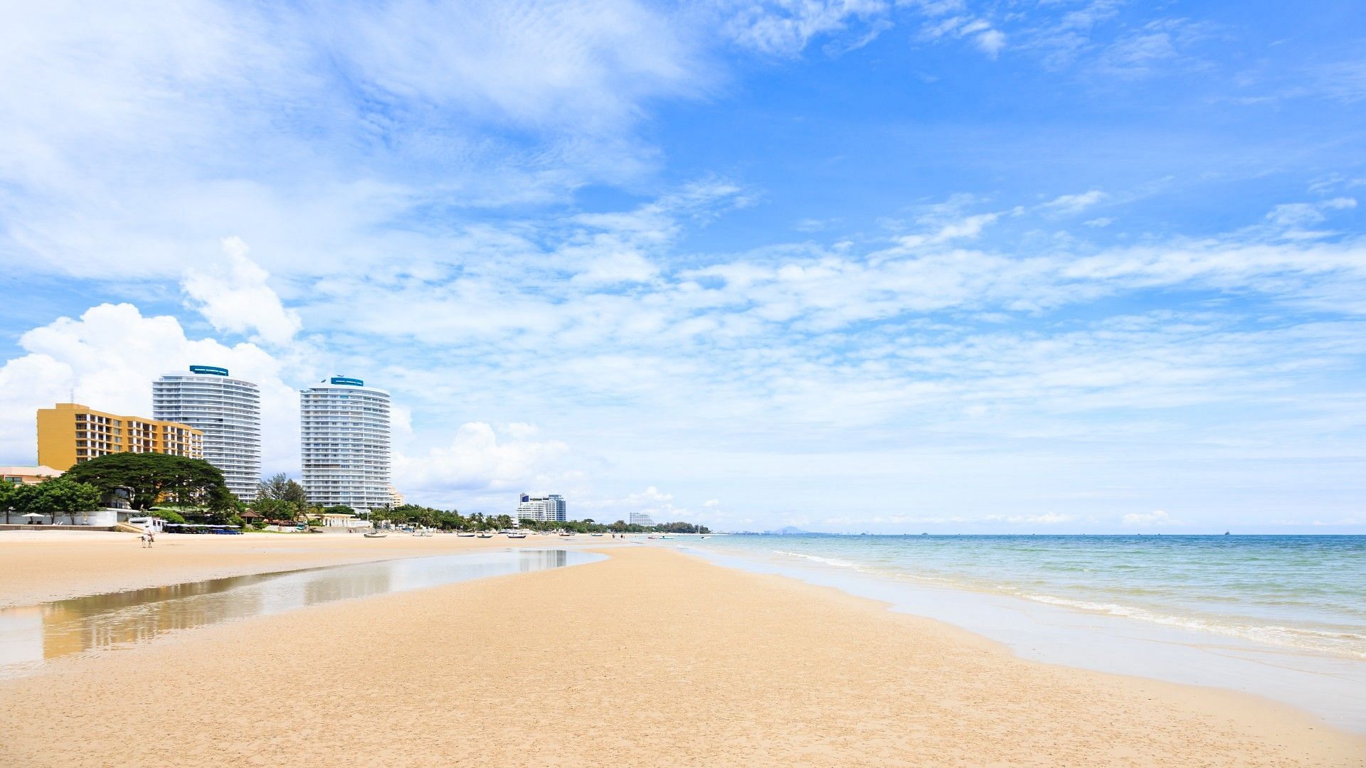 Sloan Mattingly was killed after being buried in sand in Florida beach(Representative image via Wiroj Sidhisoradej/Freepik)