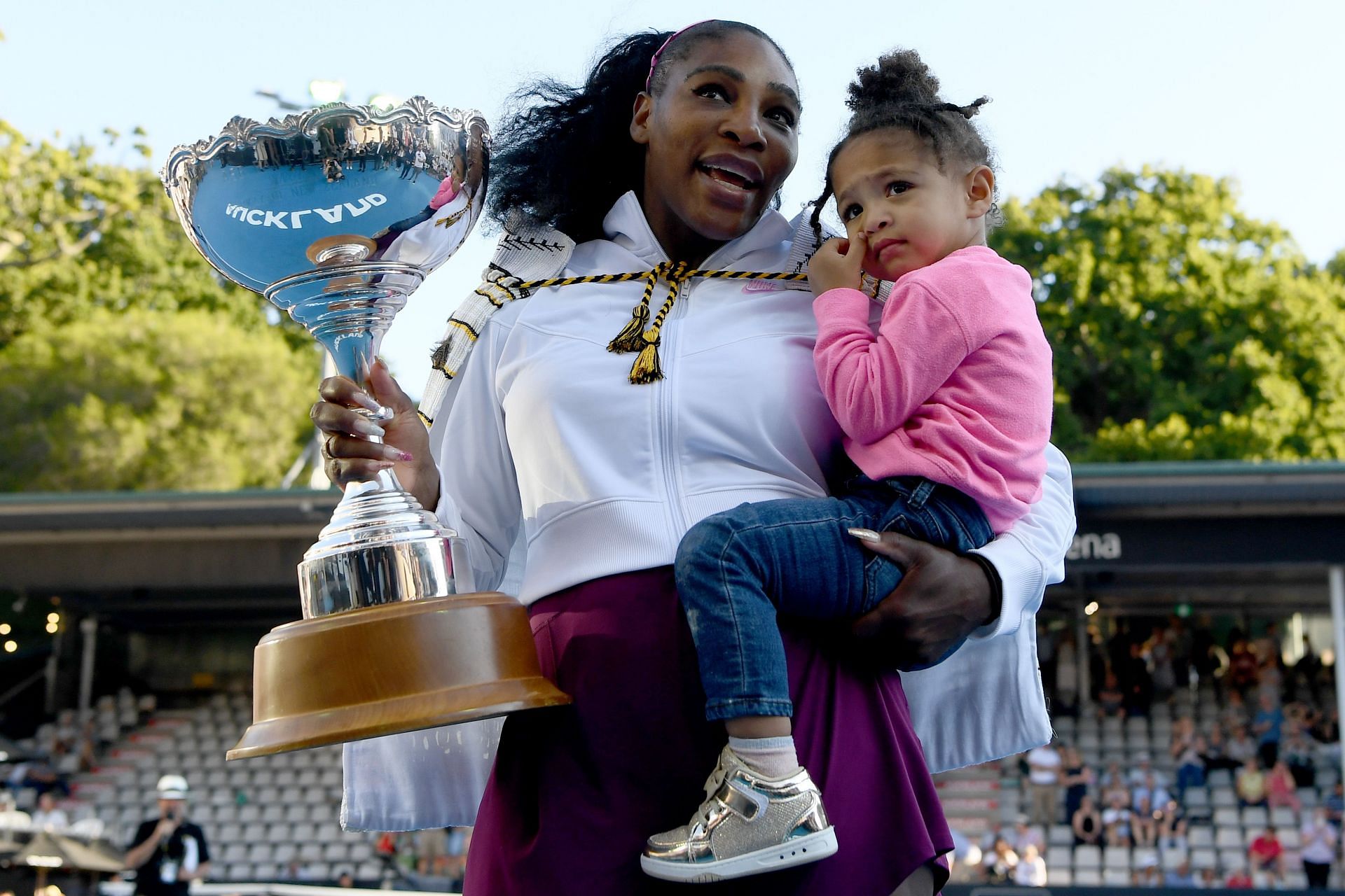 Serena Williams poses at the 2020 Women&#039;s ASB Classic with her daughter Olympia.