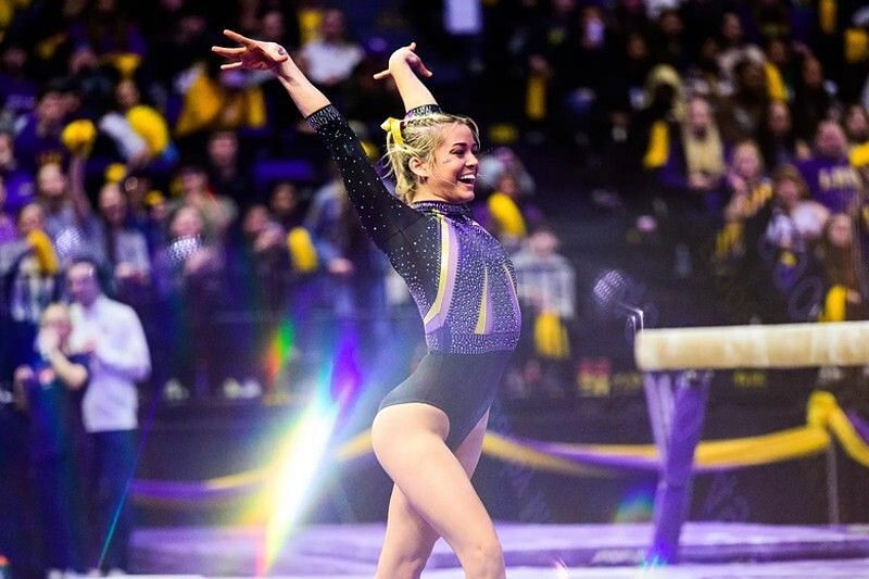 Dunne performs her floor routine against the Auburn Tigers. (Image source: Gawby)