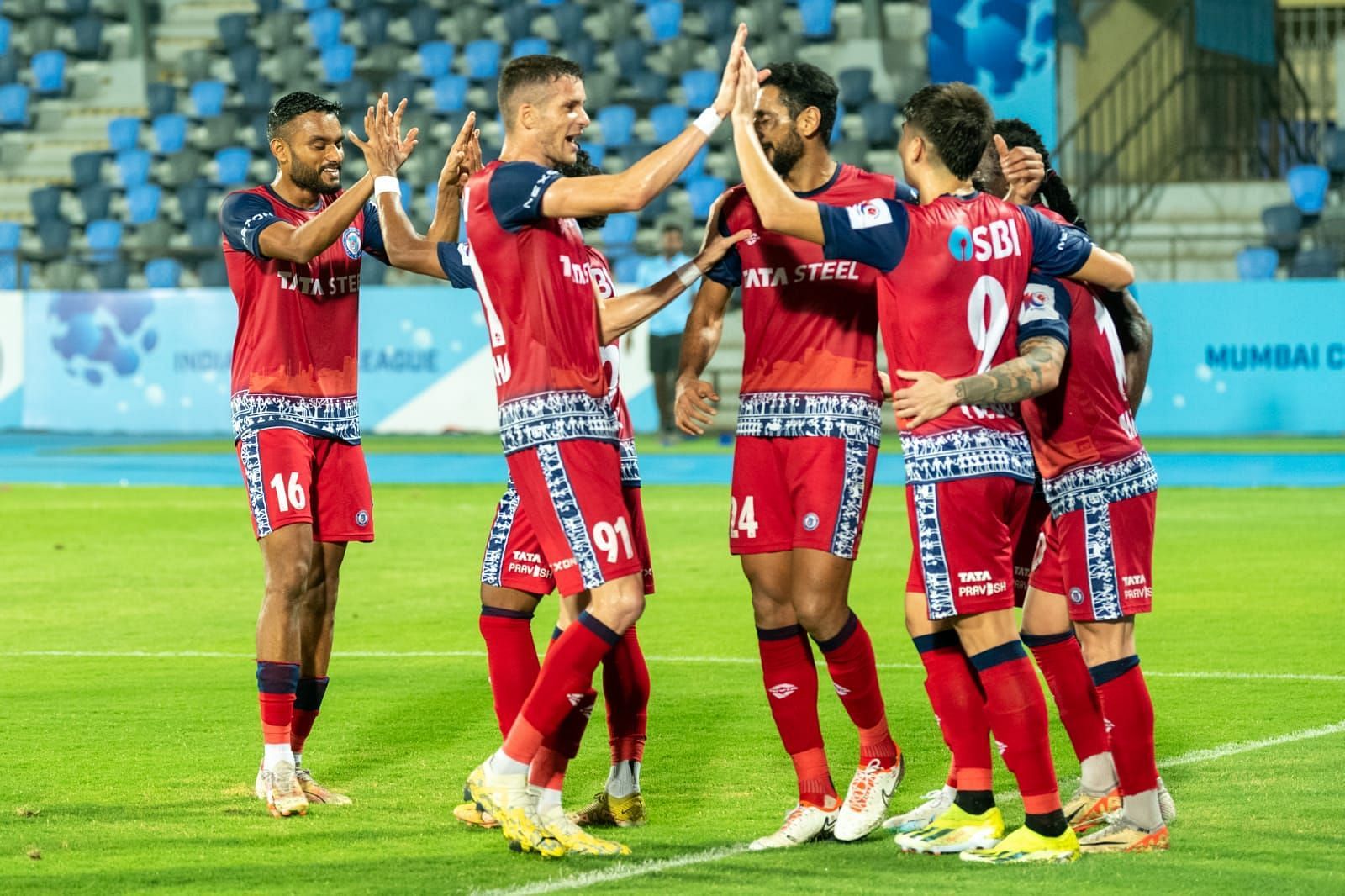Jamshedpur FC players celebrating their victory.
