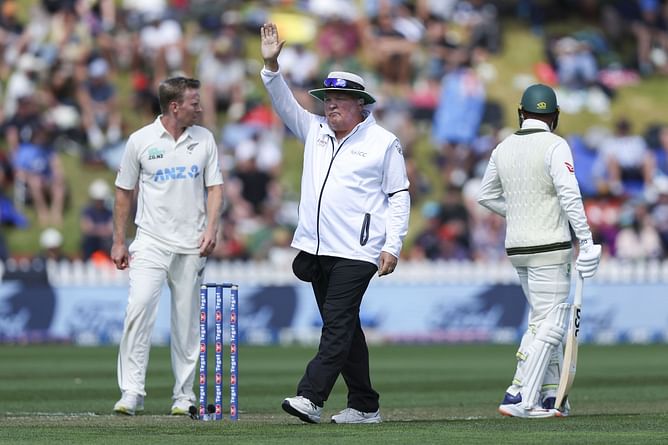 Marais Erasmus calls time on glittering international umpiring career