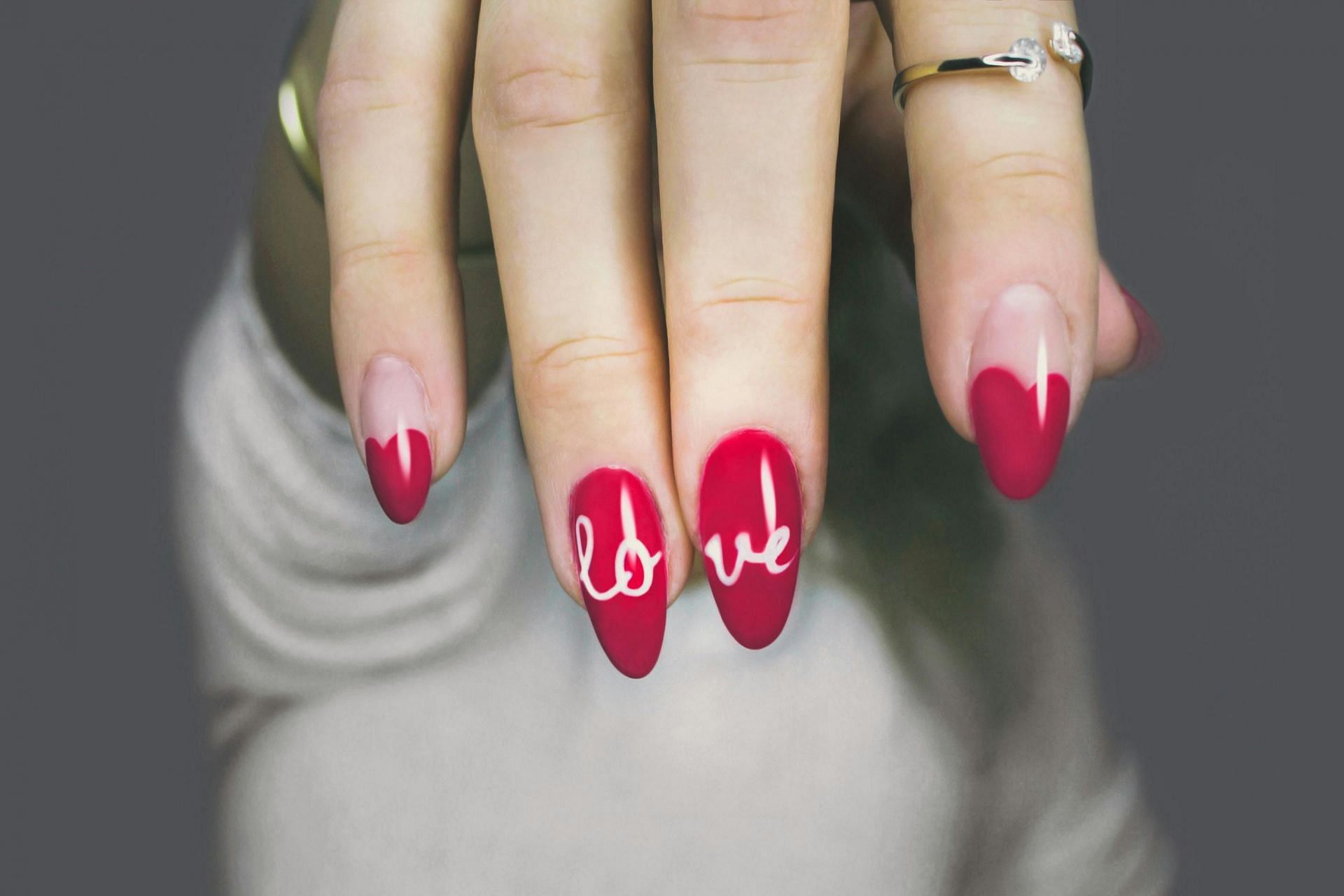 tips to stop picking nails (image sourced via Pexels / Photo by designecologist)