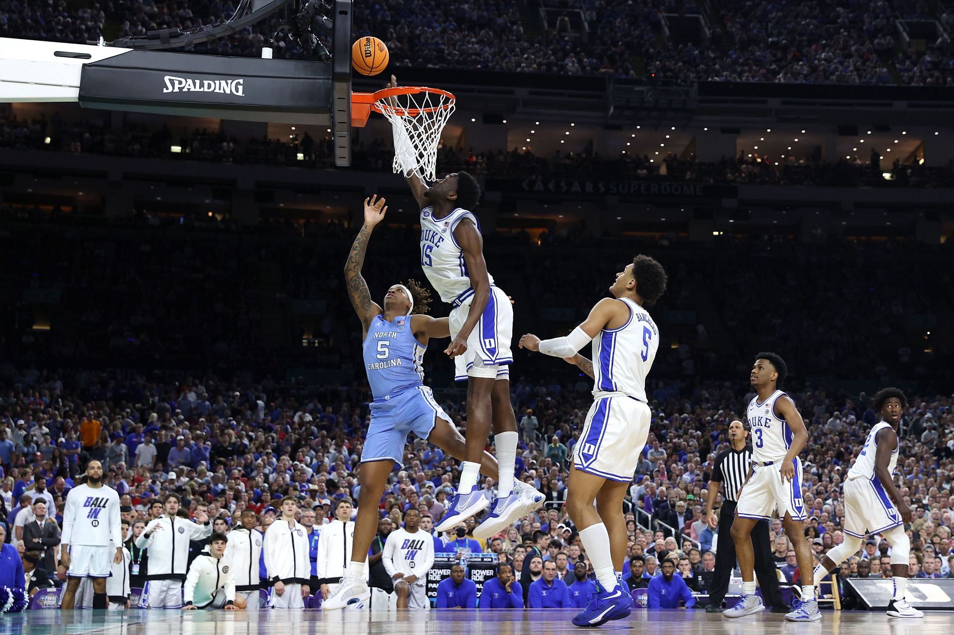 Duke&#039;s Mark Williams attacks the glass with his long wingspan.
