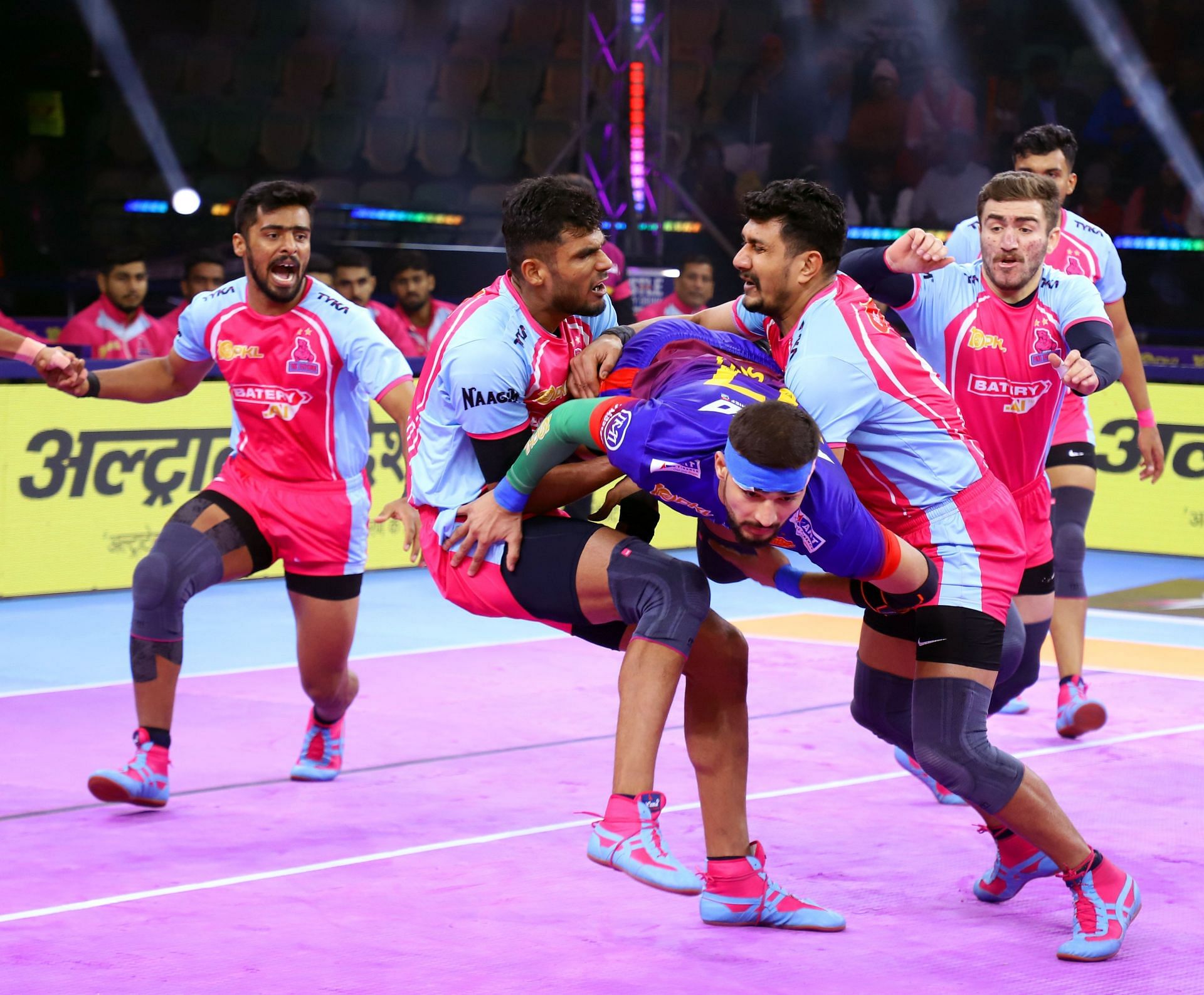 Jaipur Pink Panthers in action during Pro Kabaddi League (Credit: PKL)