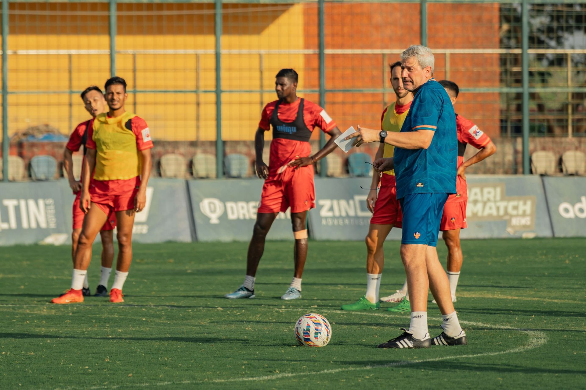 FC Goa head coach Manolo Marquez in training. (FCG Media)