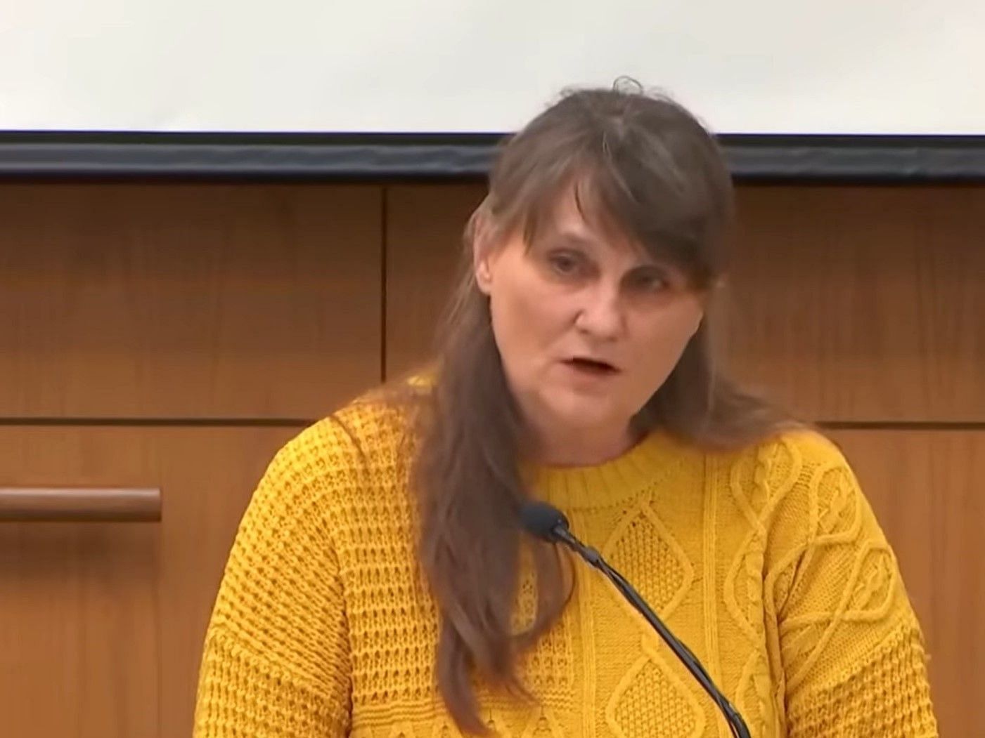 Jennifer providing her testimony during the trial (image via YouTube)