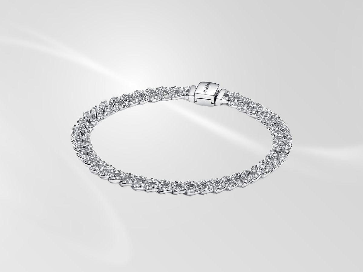 The Timeless Pav&eacute; Cuban Chain Bracelet (Image via Pandora)