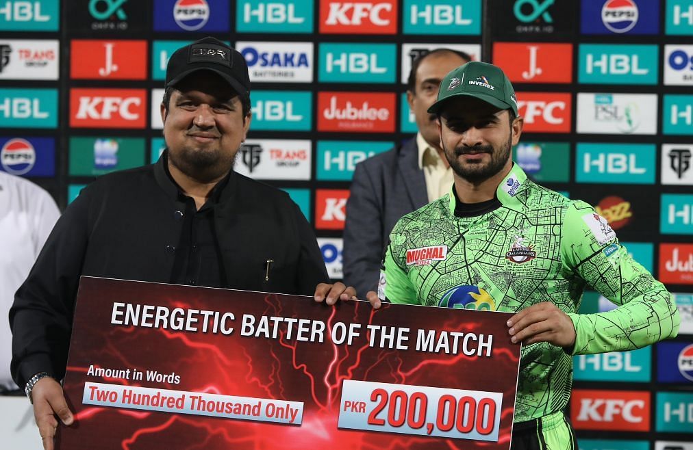 Sahibzada Farhan receiving an award. (Image Courtesy: X/Pakistan Super League)