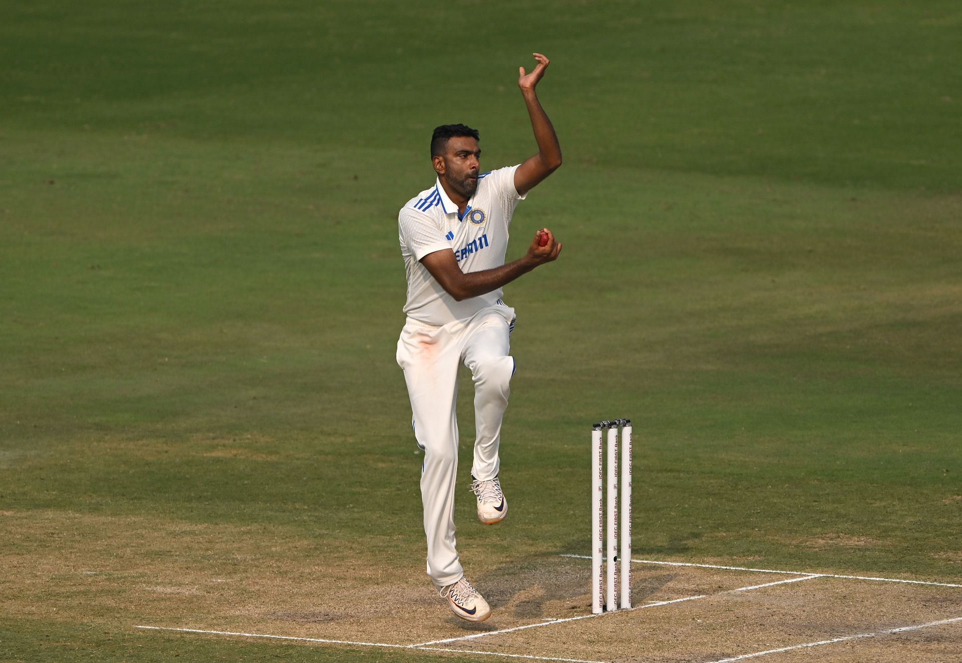 Ravichandran Ashwin loads up: India vs England - 2nd Test: Day Two
