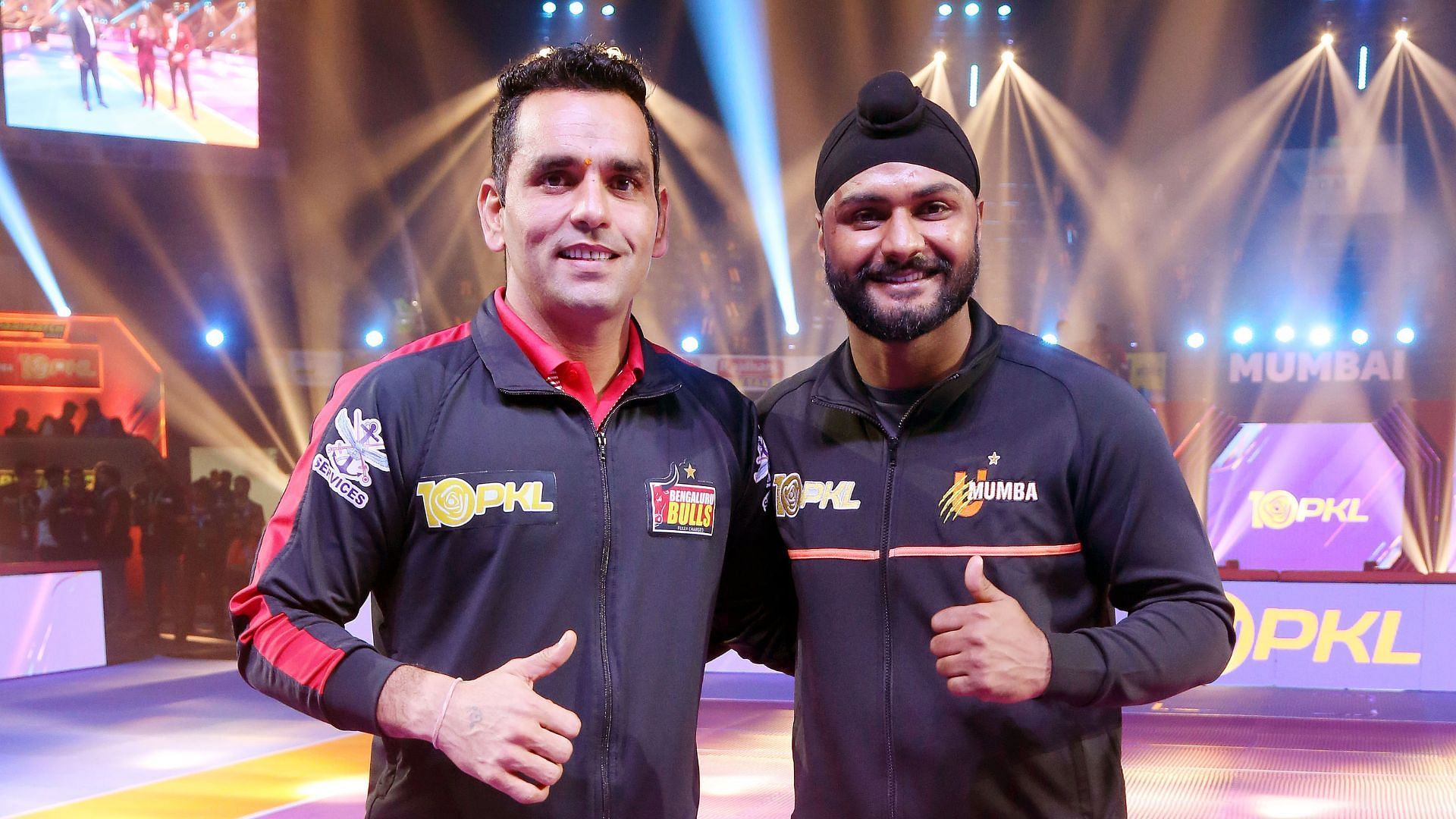 Surjeet Singh and Surinder Singh posing before the match (Image via PKL)