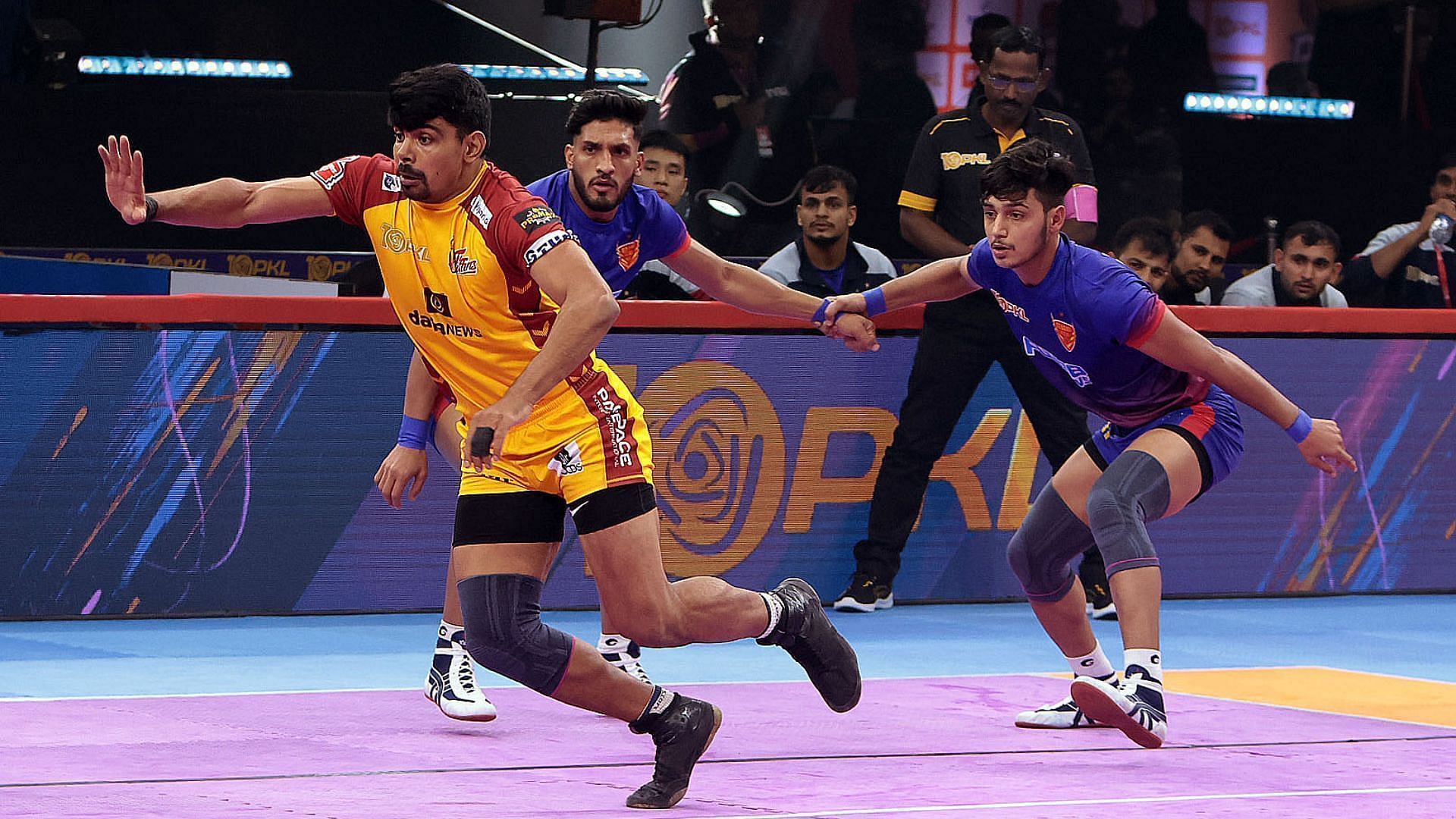 Pawan Sehrawat of Telugu Titans raiding against Dabang Delhi KC (Image via PKL)