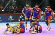 Sumit Sangwan with a failed tackle attempt against Narender Kandola (Credits: PKL)