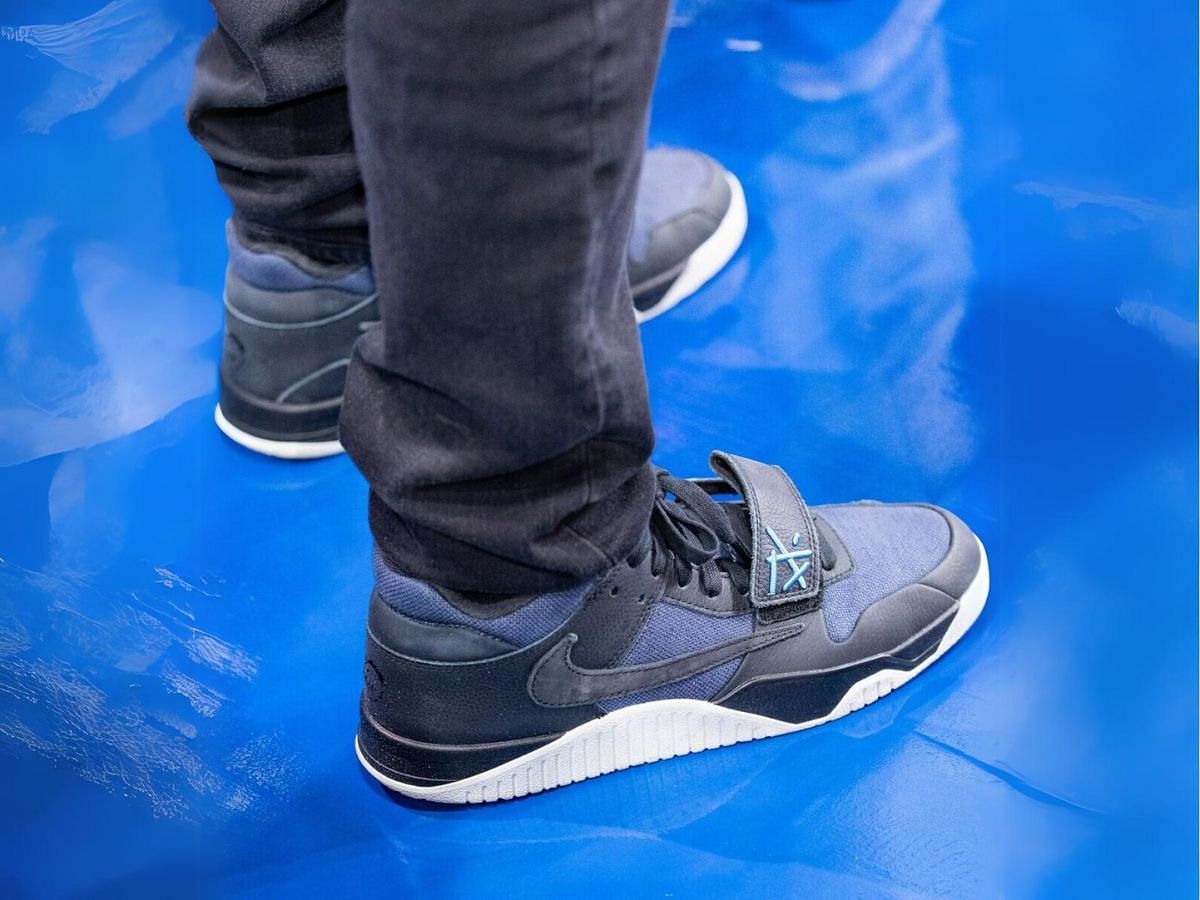 Travis Scott x Jordan Jumpman Jack Thunder Blue shoes (Image via Twitter/@Mitsu_Aizawa)
