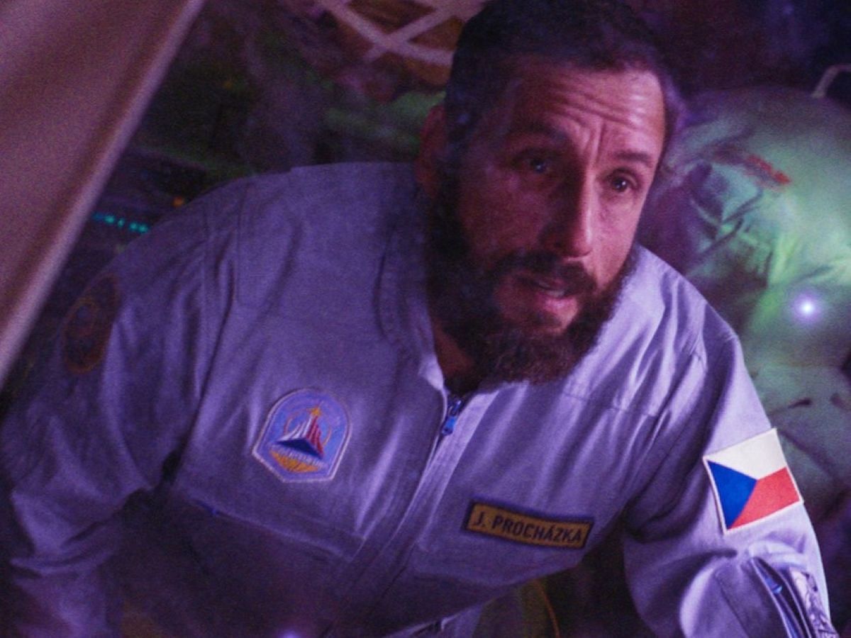 A still from Spaceman (image via Netflix)