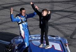 “Las Vegas Larson strikes again in the desert”: Kyle Larson’s dominant display earns NASCAR fans’ plaudits
