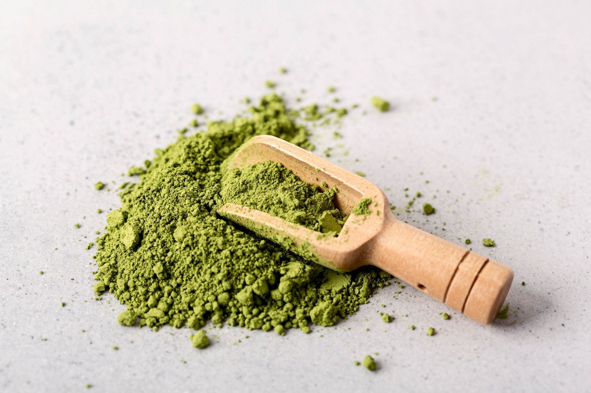 Enjoy neem benefits with the neem powder (Image by freepik)