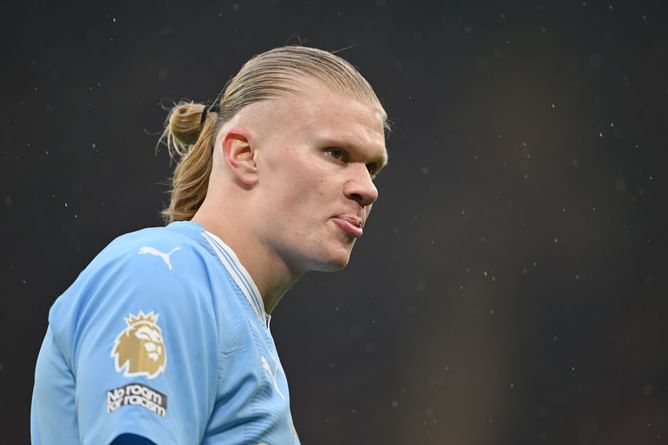 "He's not held at the same standards of other strikers" - Ex-PL star criticizes Erling Haaland's performance against Liverpool