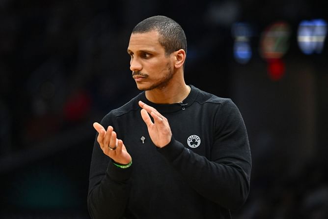 Why did Joe Mazzulla try to block Royce O'Neale's shot? Understanding viral moment from Suns-Celtics