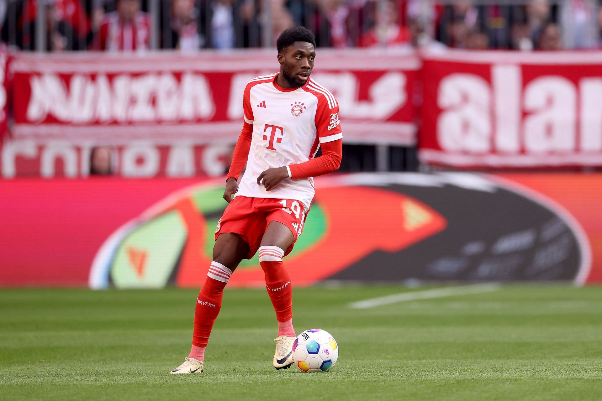 Alphonso Davies could leave the Allianz Arena this summer