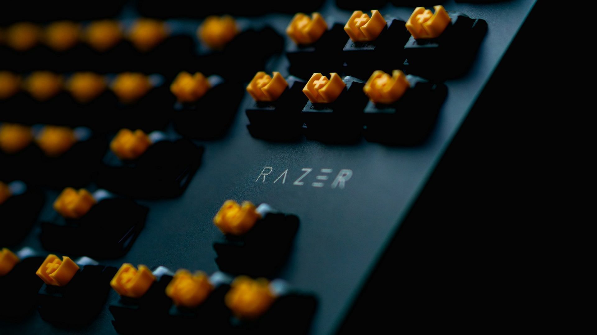 Mechanical keyboard with exposed yellow switches (Image via Volodymyr Kozhevnikov/Unsplash/Razer)