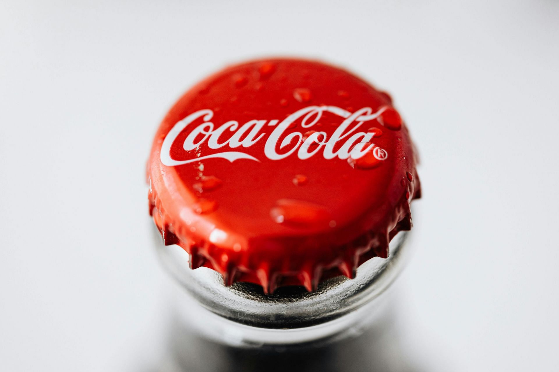Cons of drinking Coke Zero (image sourced via Pexels / Photo by karolina)