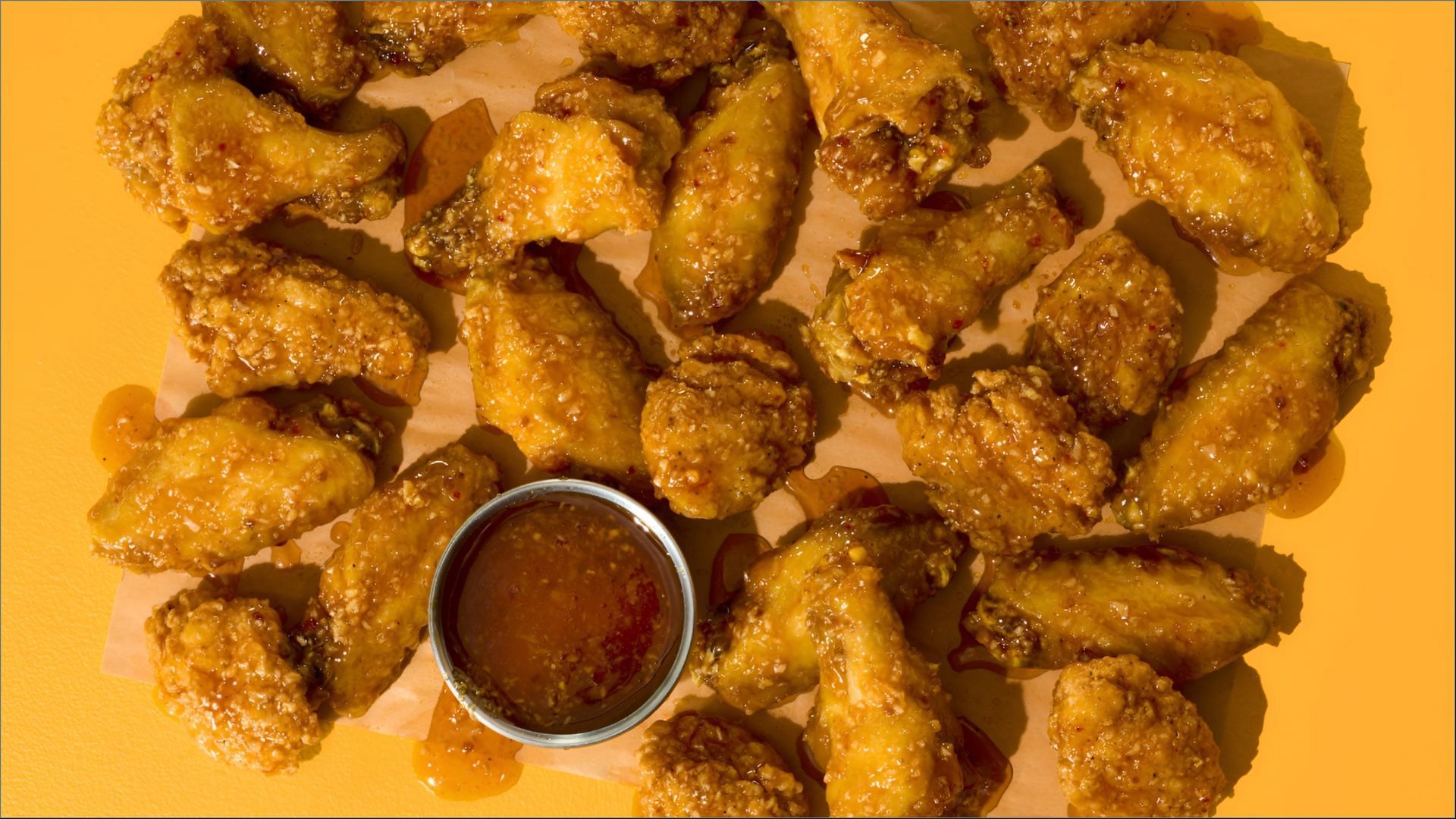 Buffalo Wild Wings launches new Honey-based sauces (Image via Buffalo Wild Wings / Inspire Brands)