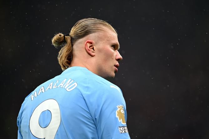 "He's sneaky blooming good" - Pundit lauds Liverpool defender who didn't let 'Erling Haaland get a kick'