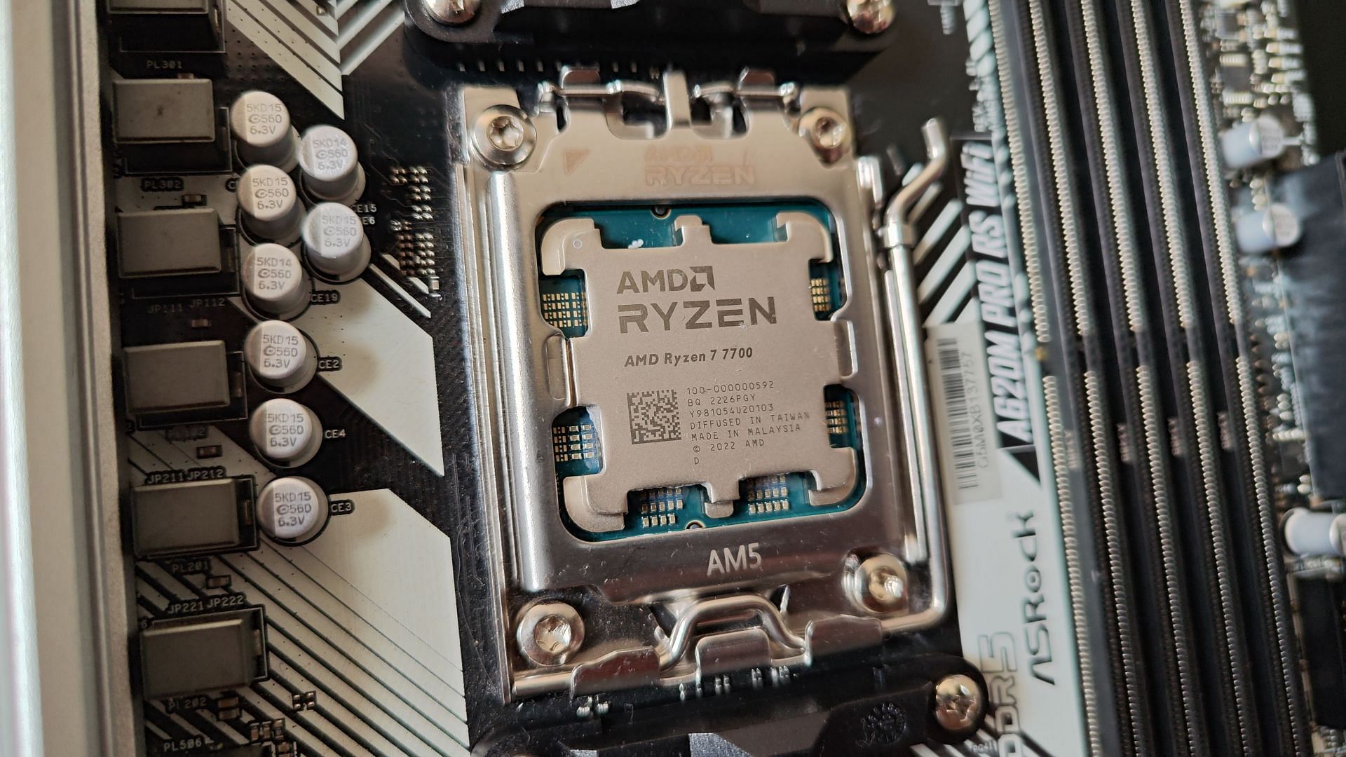 The AMD Ryzen 7 7700 is a powerful chip for mid-range gamers (Image via Sportskeeda)