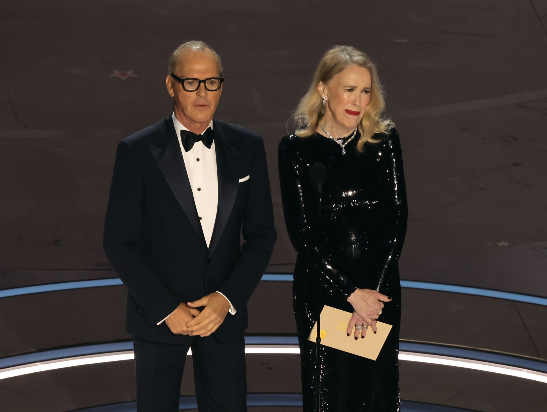 Michael Keaton and Catherine O&rsquo;Hara at the 96th Annual Academy Awards (Image via Getty Images)