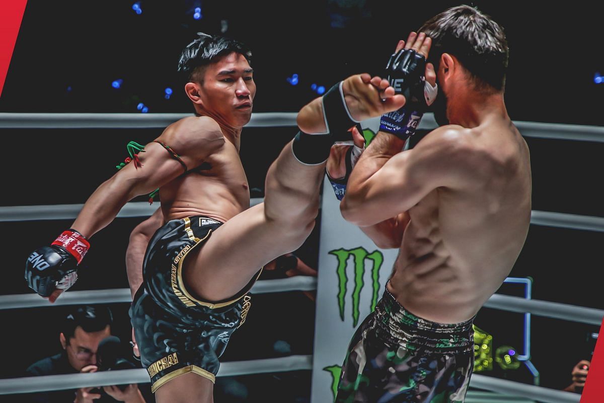 Tawanchai fighting Jamal Yusupov [Photo via: ONE Championship]