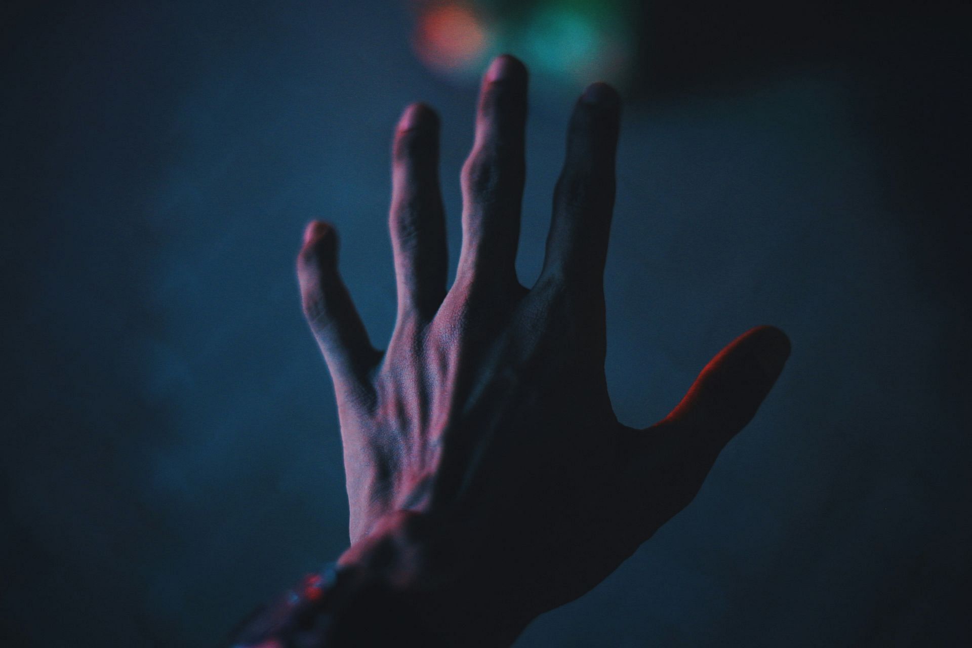 What is a jammed finger? Is it a fracture? (Image by Shahzin Shajid/Unsplash)