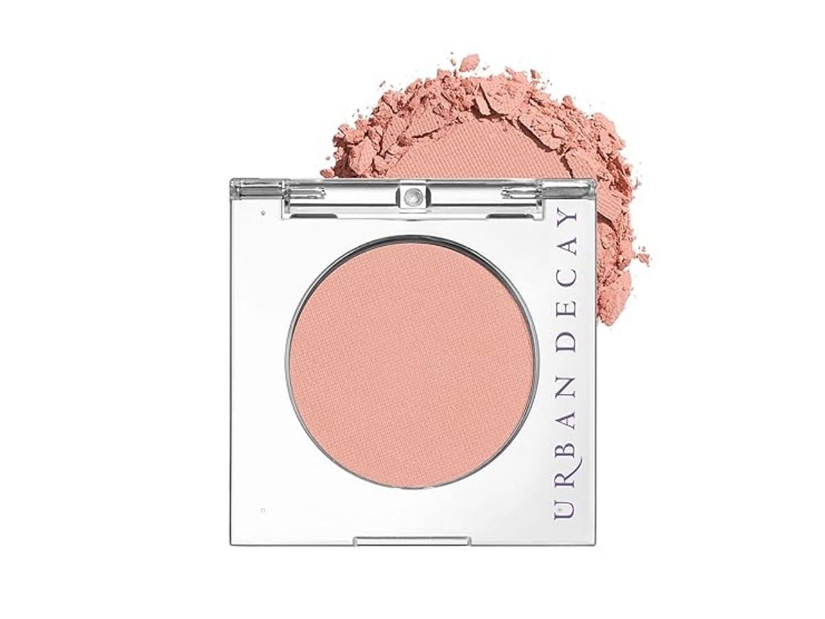 Urban Decay 24/7 eyeshadow compact - Introvert ( Image via Urban Decay)