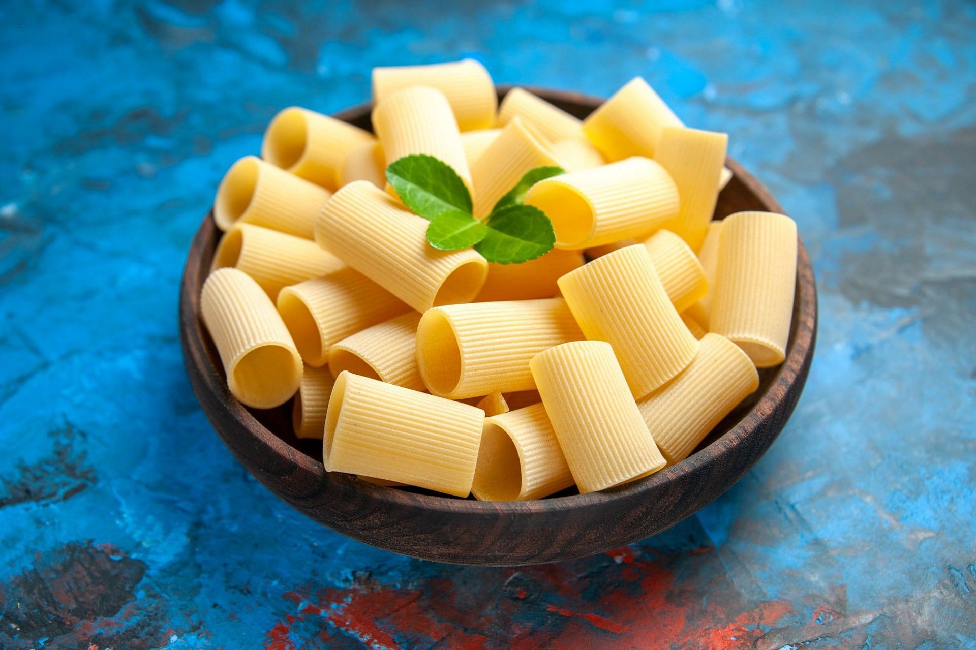 Try adding some Gouda to your Pasta to enjoy its flavourful notes (Image by KamranAydinov on Freepik)