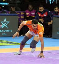 Mohit Goyat of Puneri Paltan in action (Credits: PKL)