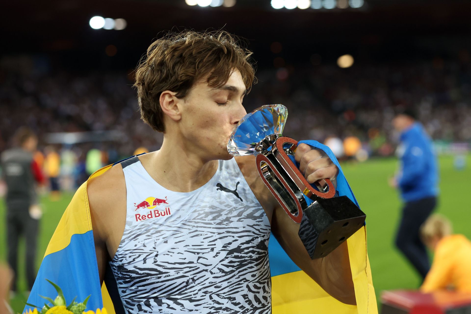 Mondo Duplantis secured the pole vault diamond league in 2023