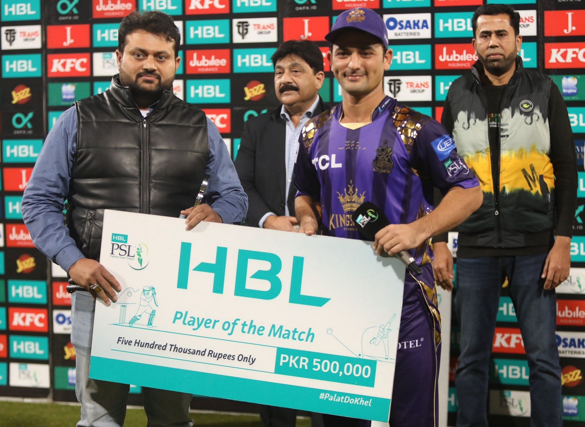 Khawaja Nafay receives the Player of The Match award. (Credits: Twitter)
