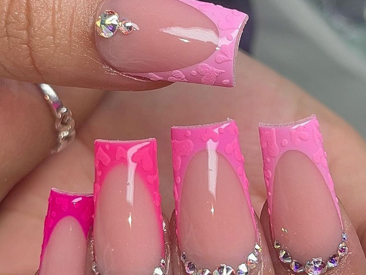 Embellished nails (Image via @nailedby.tati /Instagram)