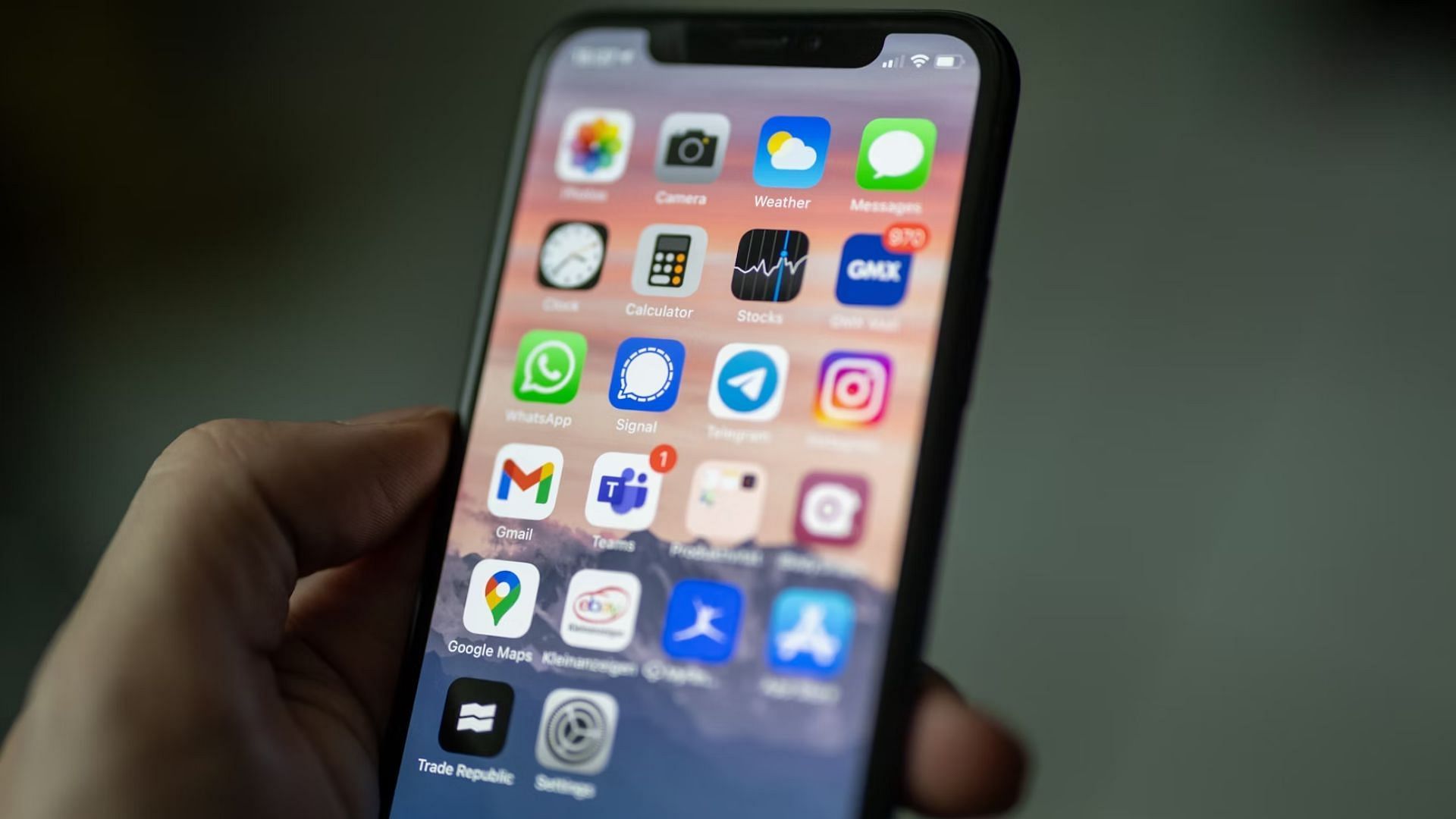 Apple to focus more on AI in iOS 18 update (Image via Unsplash/Dimitri Karastelev)