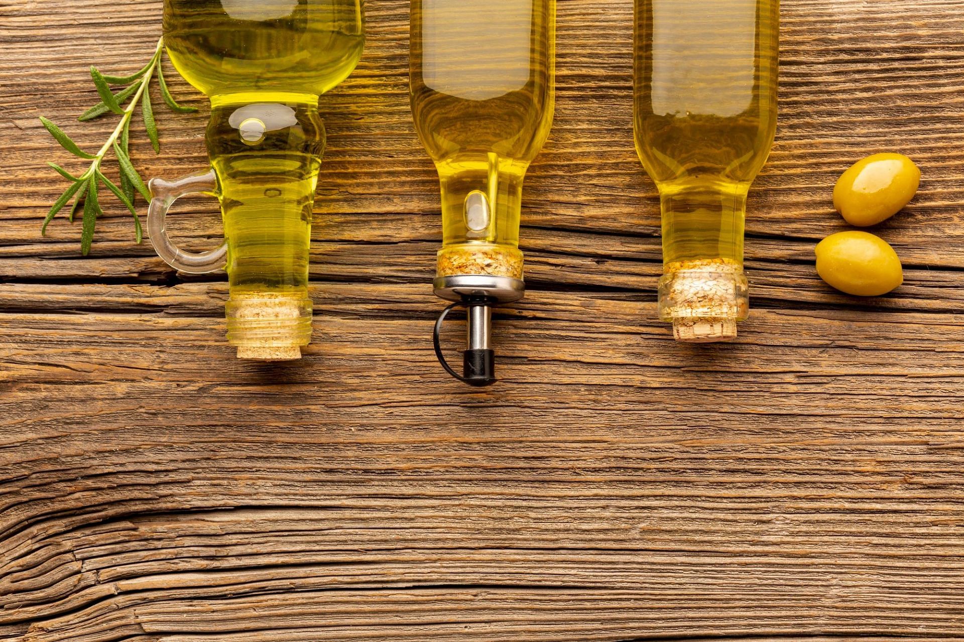 Which oil would you choose? (Image by Freepik)