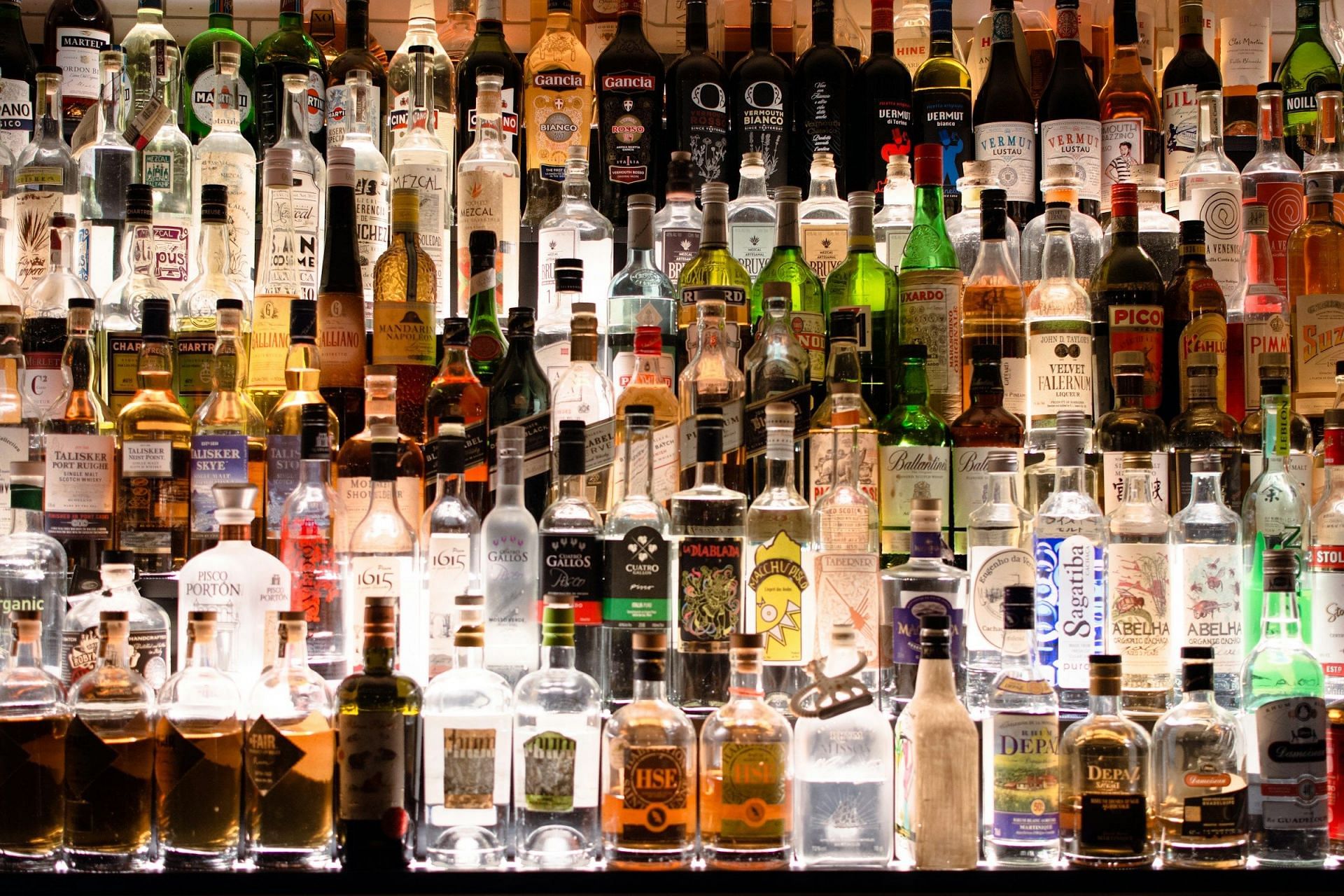 Functioning Alcoholism (Image via Unsplash/ Paolo)