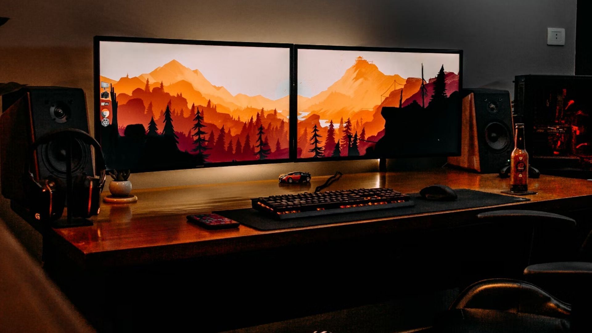 You can customize a dual-monitor setup (Image via Unsplash/Amr Taha)