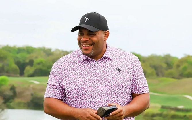 "Back to the minor leagues for me" - Daniel Cormier tweets "sorry" to fan criticism during live UFC Vegas 89 broadcast