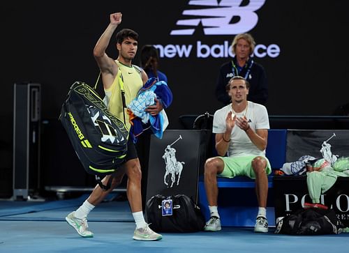 Carlos Alcaraz (L) and Alexander Zverev